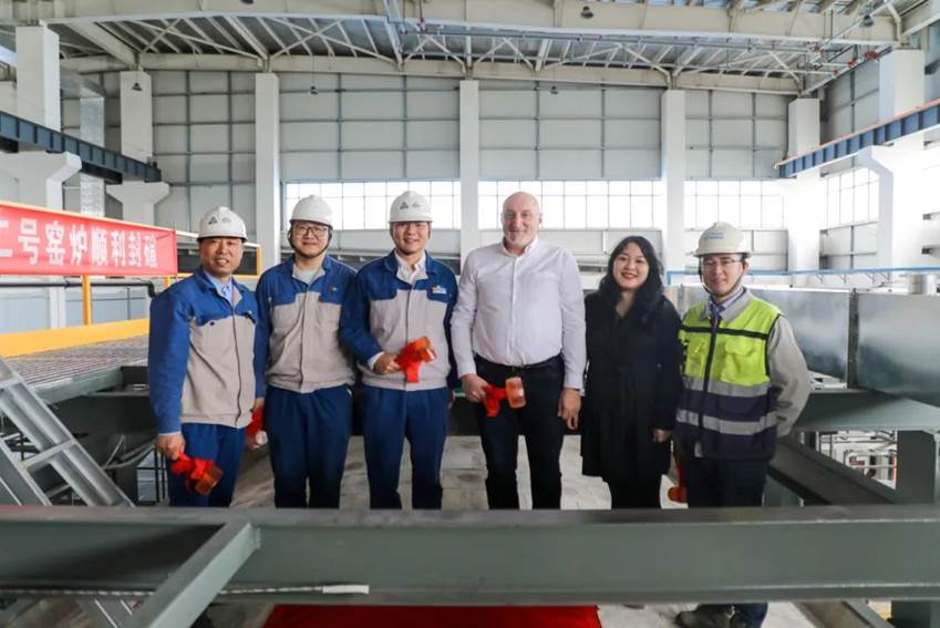 安彩藥玻項(xiàng)目2號窯爐順利封碹!